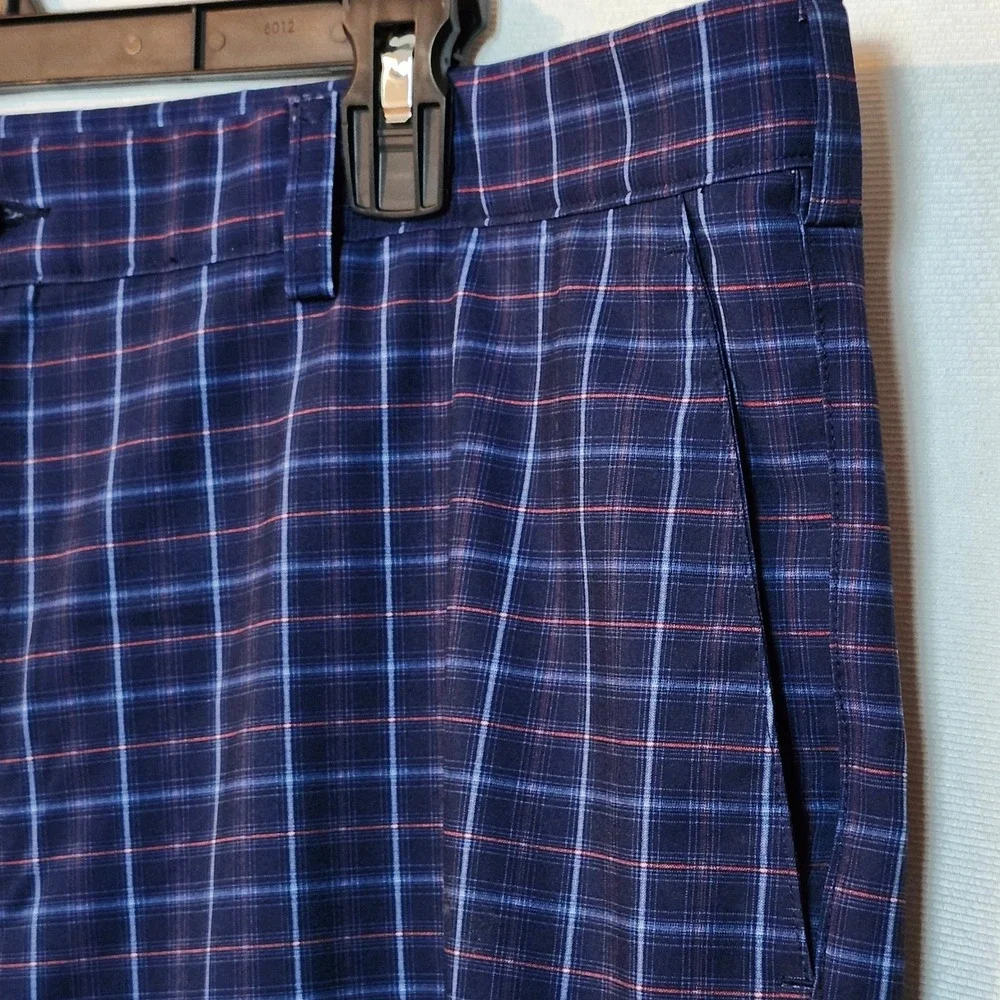 LOT OF 2 PGA TOUR LIGHTWEIGHT GOLF SHORTS MENS SIZE 42 BLUE PLAID‎